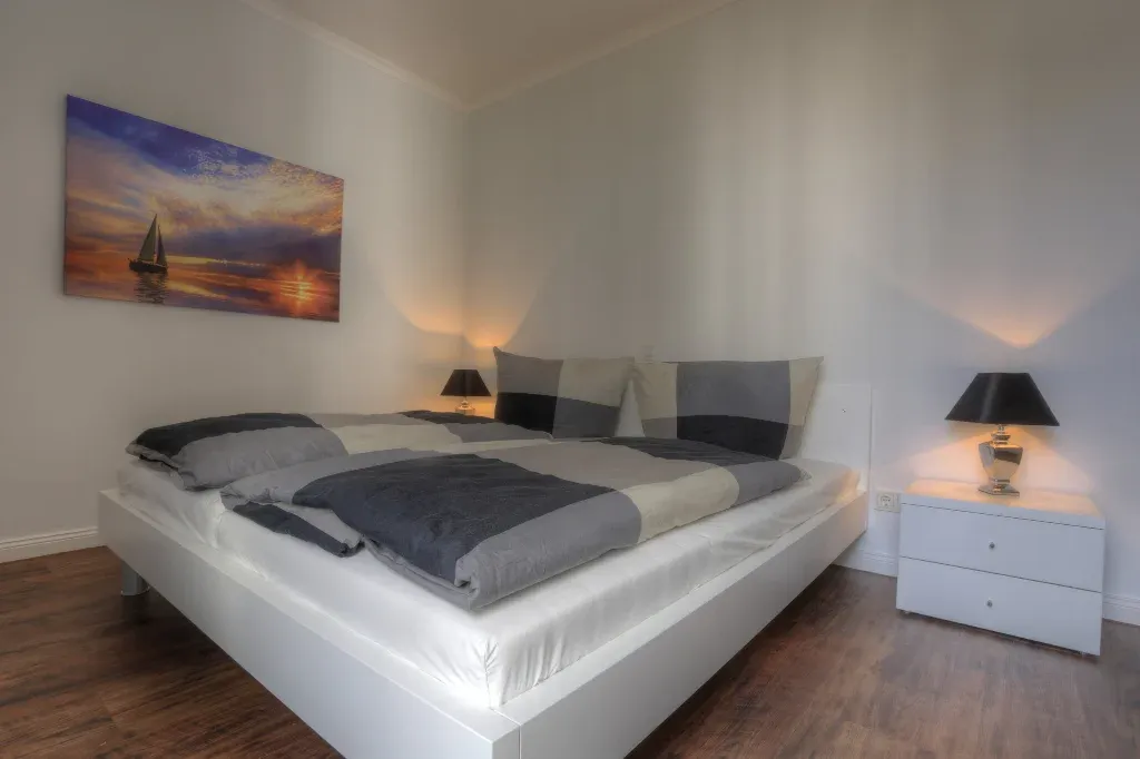 Schlafzimmer 1