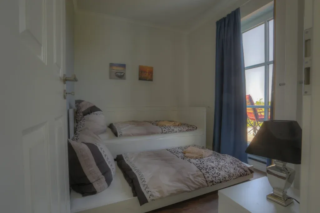 Schlafzimmer 2