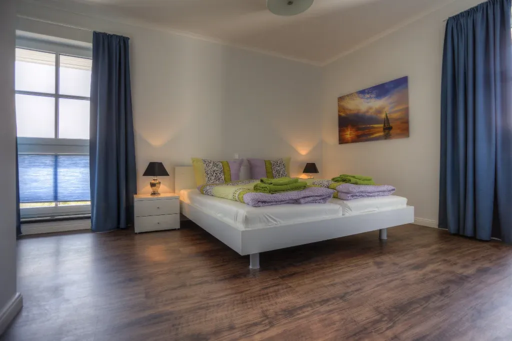 Schlafzimmer 1