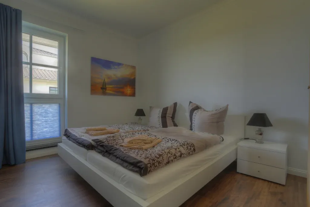 Schlafzimmer 1