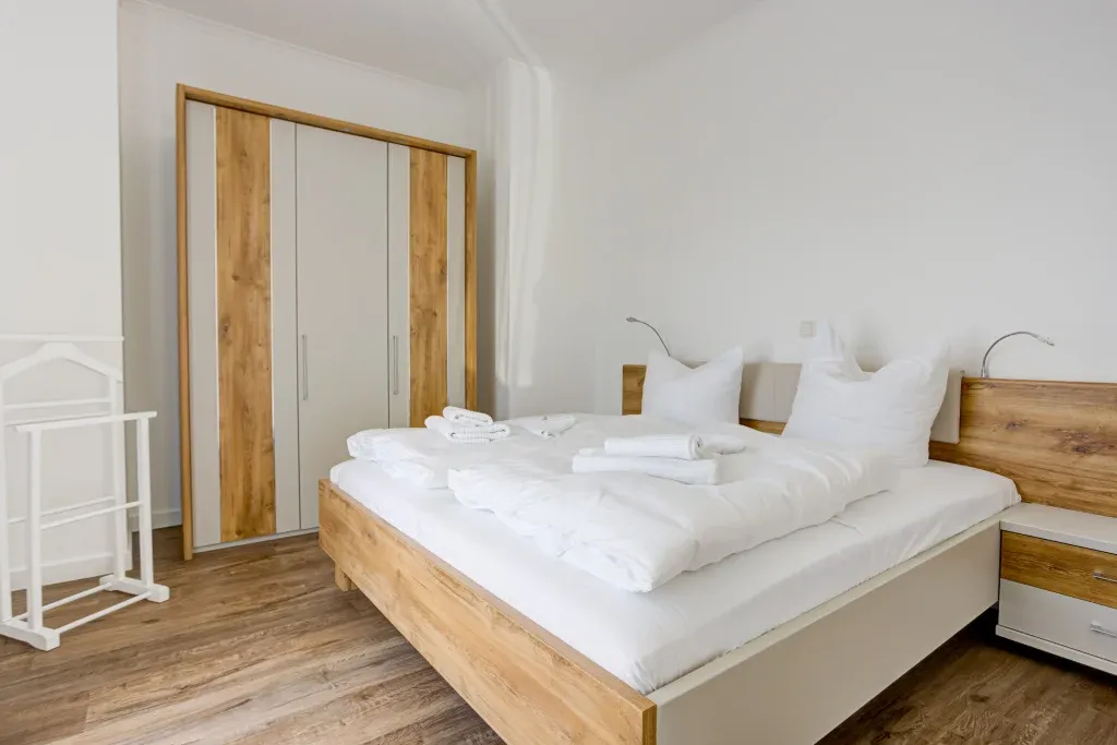 Schlafzimmer 1