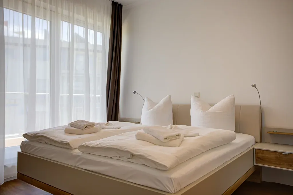 Schlafzimmer 1