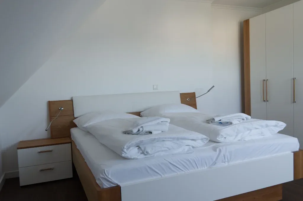 Schlafzimmer 1