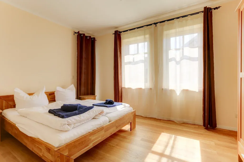 Schlafzimmer 1